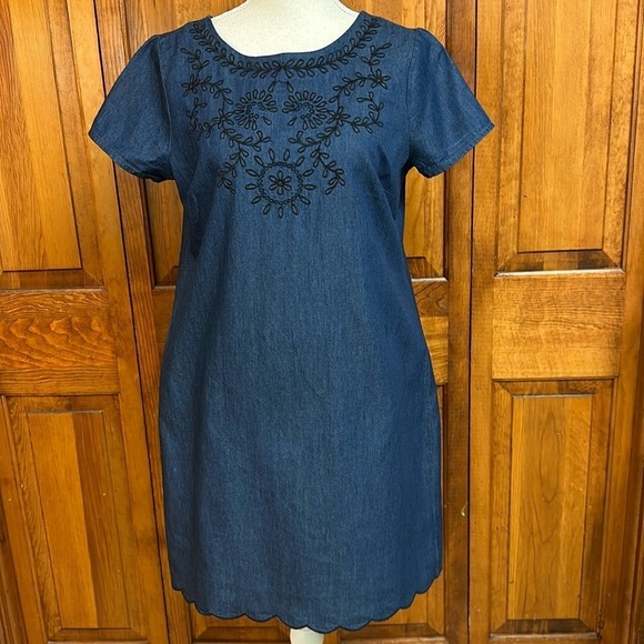 Old Navy Lightweight Cotton Denim Shift Dress Embroidered w/Scalloped Hem EUC S - Picture 1 of 8